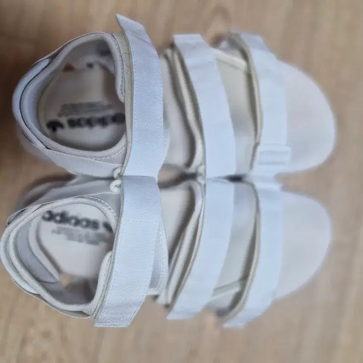 [BUNJANG] Adidas Adilette White Sandals Size 260-270 / 아디다스 아딜렛 흰색 샌들 260~270
