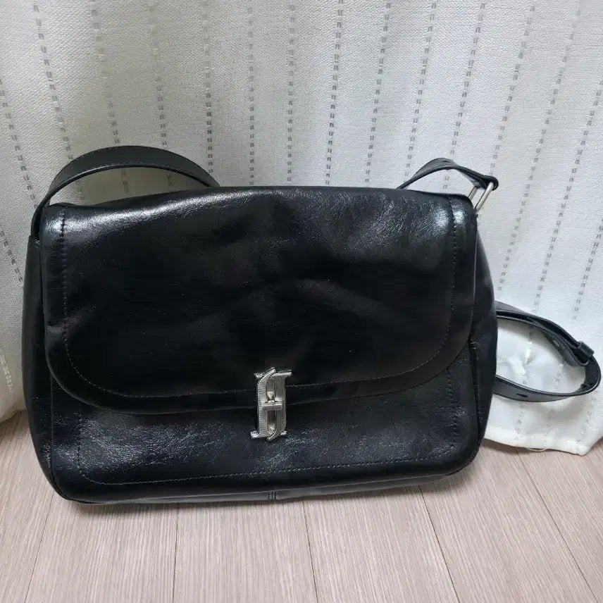 [BUNJANG] J.ESTINA Messenger Bag / 제이에스티나 메신저백