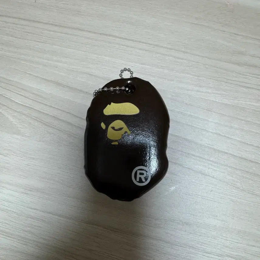 [BUNJANG] BAPE Signature Logo Keychain Brown / 베이프 키링