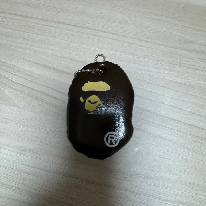 [BUNJANG] BAPE Signature Logo Keychain Brown / 베이프 키링