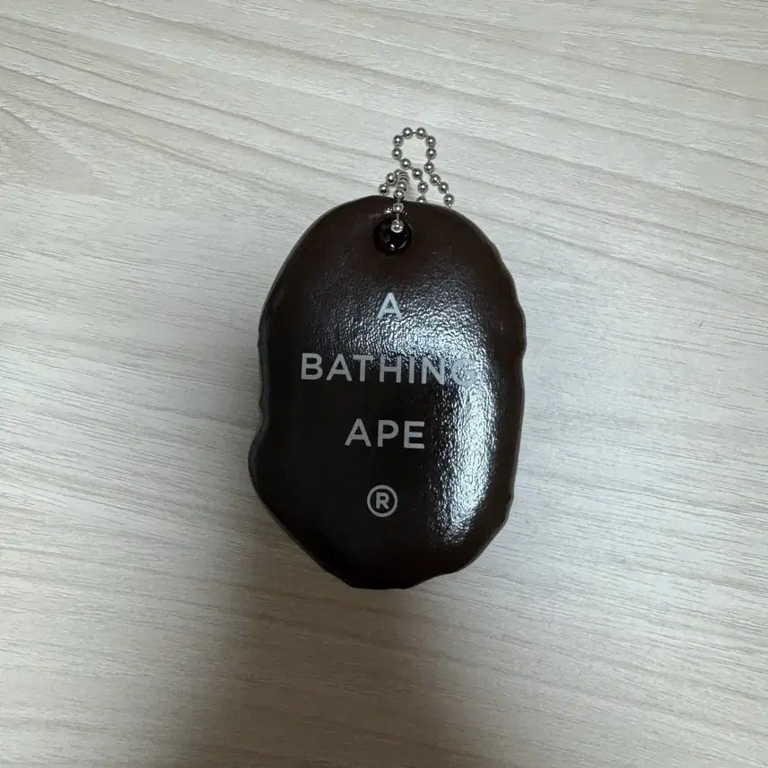 [BUNJANG] BAPE Signature Logo Keychain Brown / 베이프 키링