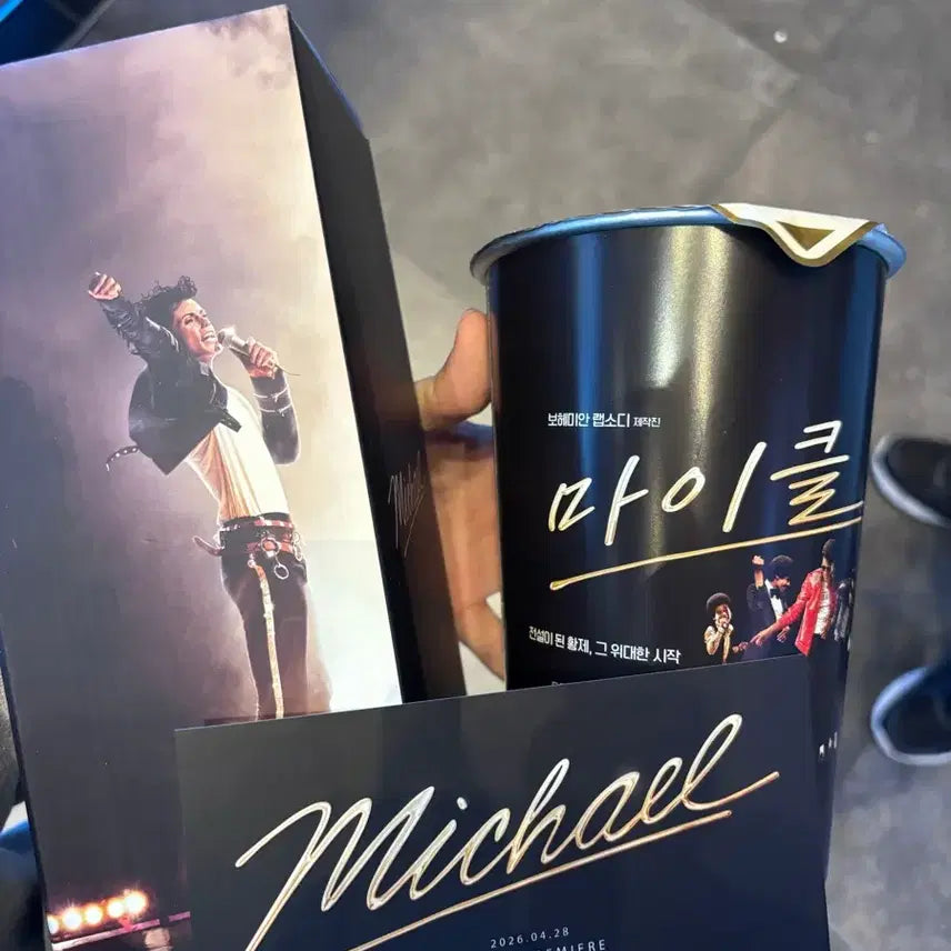 [BUNJANG] Michael Movie Premiere Microphone Lightstick &amp; Photocard / 마이클 영화 시사회 응원봉(새상품), 포토카드