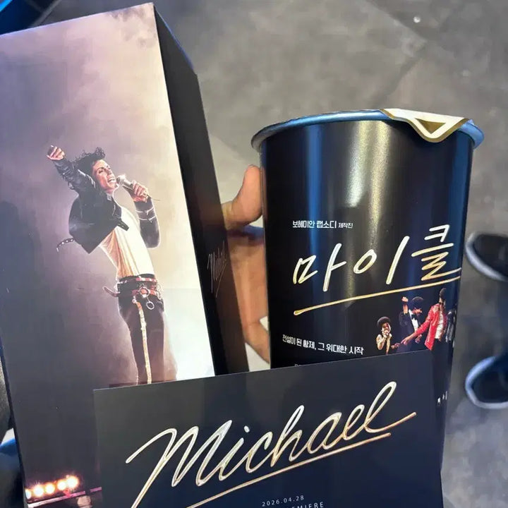 [BUNJANG] Michael Movie Premiere Microphone Lightstick &amp; Photocard / 마이클 영화 시사회 응원봉(새상품), 포토카드