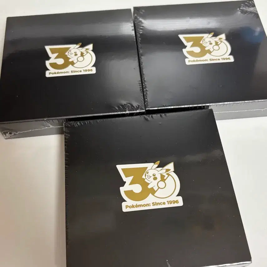 [BUNJANG] Pokemon 30th Anniversary Badge (Sealed) / (미개봉) 포켓몬 30주년 뱃지 4월