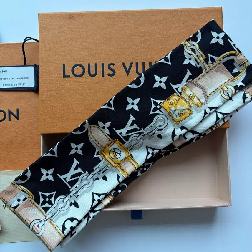 [BUNJANG] Louis Vuitton Monogram Confidential Bandana Scarf / (새상품)루이비통 모노그램 컨피덴셜 방도 스카프 판매