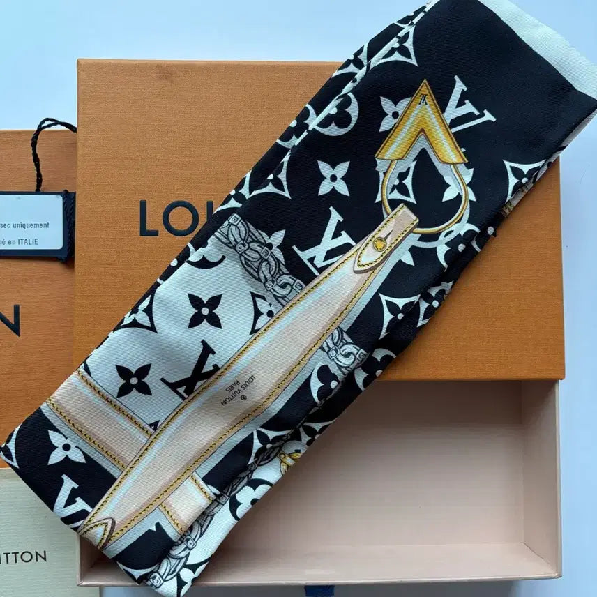 [BUNJANG] Louis Vuitton Monogram Confidential Bandana Scarf / (새상품)루이비통 모노그램 컨피덴셜 방도 스카프 판매