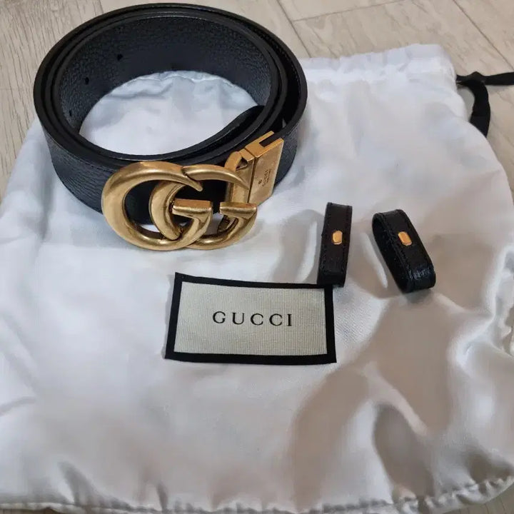 [BUNJANG] Gucci Black Leather Belt Gold Buckle / 구찌  블랙 가죽 벨트 금장 (남성용)