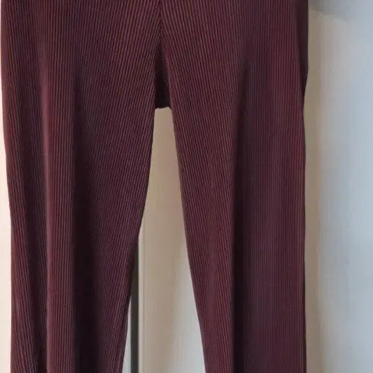 [BUNJANG] ALO Burgundy Pleated Pants (Size S) / ALO 알로 스타일 버건디 플리츠 바지s