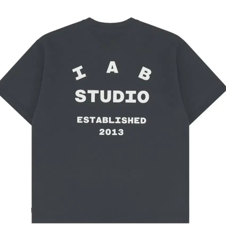 [BUNJANG] IAB Studio 26 Logo T-Shirt Charcoal White XL / XL) 아이앱 스튜디오 26 아이앱 티셔츠 차콜 화이트 미개봉 새제품.
