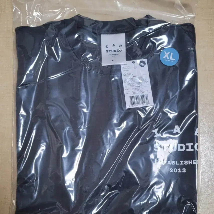 [BUNJANG] IAB Studio 26 Logo T-Shirt Charcoal White XL / XL) 아이앱 스튜디오 26 아이앱 티셔츠 차콜 화이트 미개봉 새제품.
