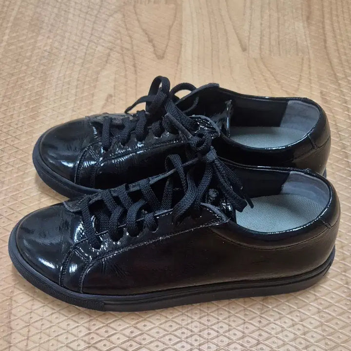 [BUNJANG] Composien All Black Enamel Sneakers Size 225 / 컴포지엔 올블랙 에나멜 스니커즈 225