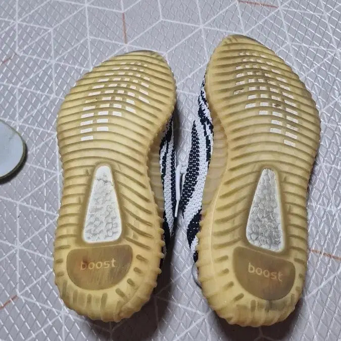 [BUNJANG] Adidas Yeezy Boost 350 V2 Zebra Size 275 / 아디다스 이지부스트 350 V2 제브라 275사이즈