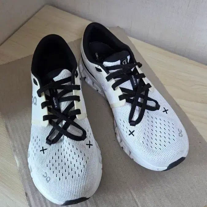 [SOLD OUT] On Running Cloud X 화이트 런닝화