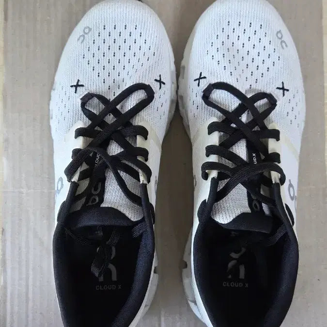 [SOLD OUT] On Running Cloud X 화이트 런닝화