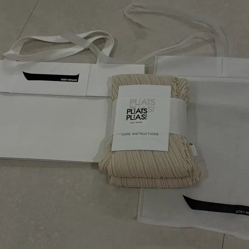 [BUNJANG] Pleats Please Scarf Beige / 플리츠플리즈 스카프 베이지