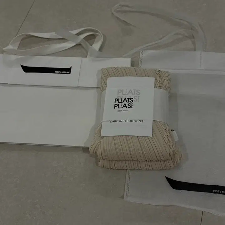 [BUNJANG] Pleats Please Scarf Beige / 플리츠플리즈 스카프 베이지