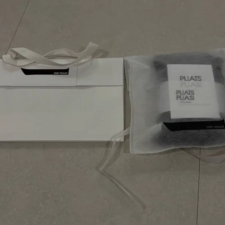 [BUNJANG] Pleats Please Black Scarf / 플리츠플리즈 스카프 블랙