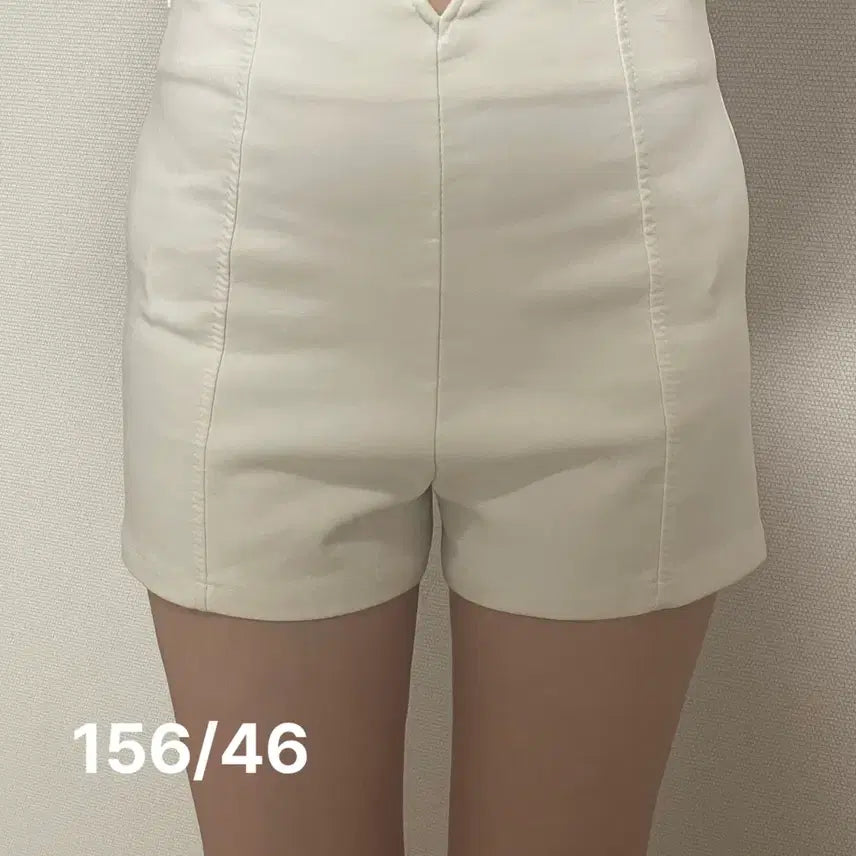 [BUNJANG] White High-Waisted Shorts / 화이트 하이웨스트 반바지