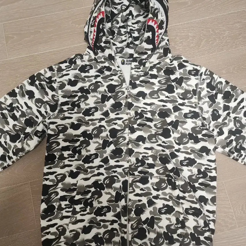 [BUNJANG] BAPE Shark Full Zip Hoodie / 베이프 샤크 후드집업