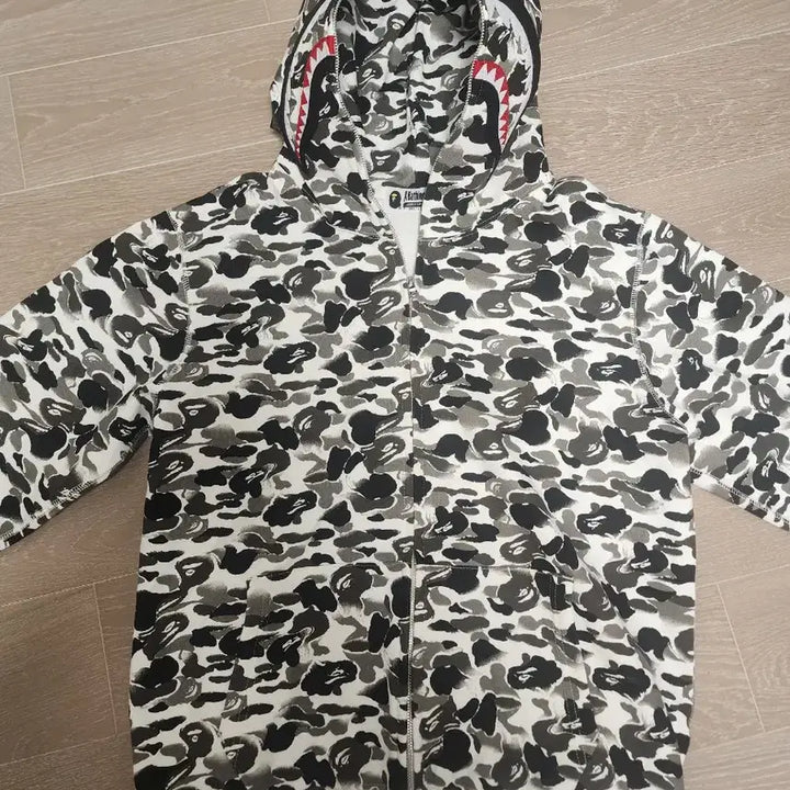 [BUNJANG] BAPE Shark Full Zip Hoodie / 베이프 샤크 후드집업