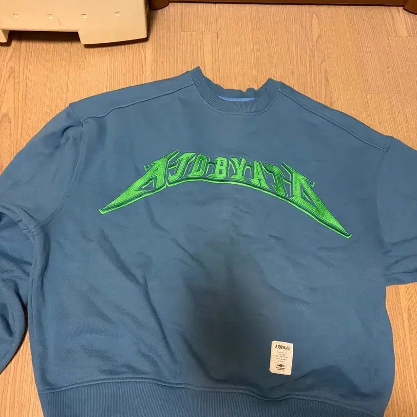 [BUNJANG] AZOBYAJO Azolica Sweatshirt Sky Blue L / 아조바이아조 아졸리카 스웨트셔츠 스카이블루 L사이즈