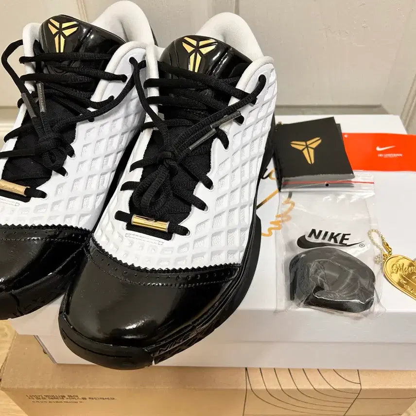 [BUNJANG] Nike Kobe 3 Low Protro Mambacita Sneakers / (새상품급) 나이키 코비3 로우 프로트로 맘바시타(나이키 코비)