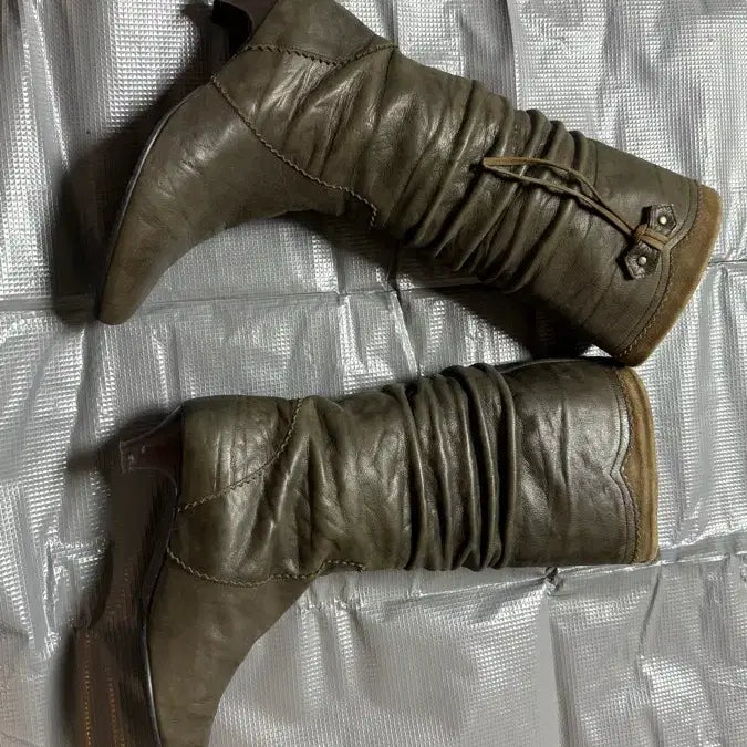 [BUNJANG] Michelle by Tandy Leather Shirring Boots (235) / 빈티지한 카키색의 미셸 바이 탠디 가죽 셔링 부츠 판매합니다