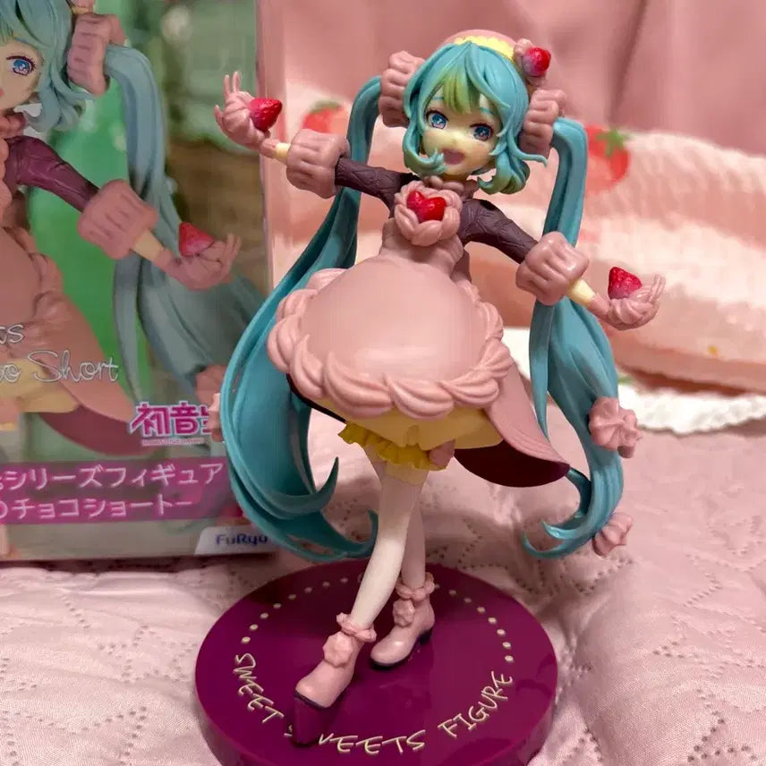 [BUNJANG] FURYU Hatsune Miku Sweet Sweets Strawberry Chocolate Figure / 후류) 보컬로이드 하츠네 미쿠 피규어 Sweet Sweets 딸기초코