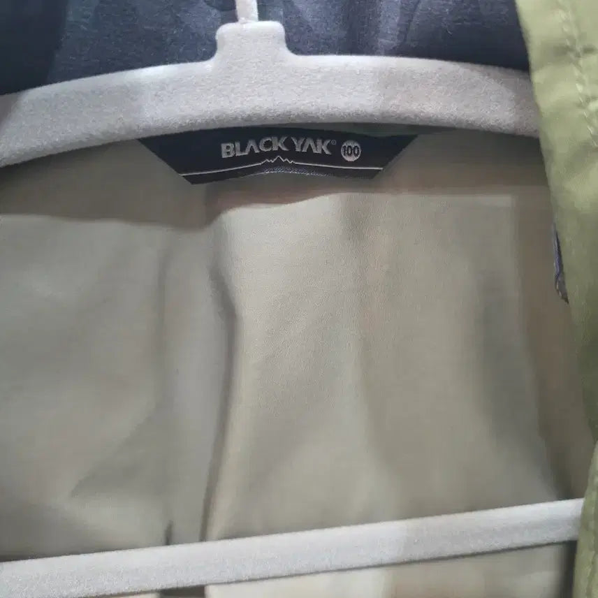 [BUNJANG] Black Yak Khaki Windbreaker Jacket Size 100 / 블랙야크 카키색 바람막이 자켓100