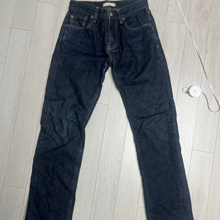[BUNJANG] Uniqlo Regular Straight Selvedge Denim Jeans (Size 26-27) / 무료배송 유니클로 레귤러 스트레이트 셀비지 데님 청바지 26~27