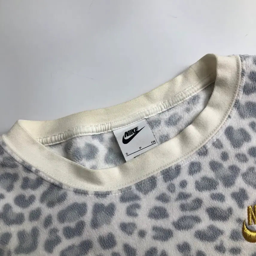[BUNJANG] Nike Leopard Crewneck Long Sleeve T-Shirt / 나이키 레오파드 크루넥 긴팔 티셔츠
