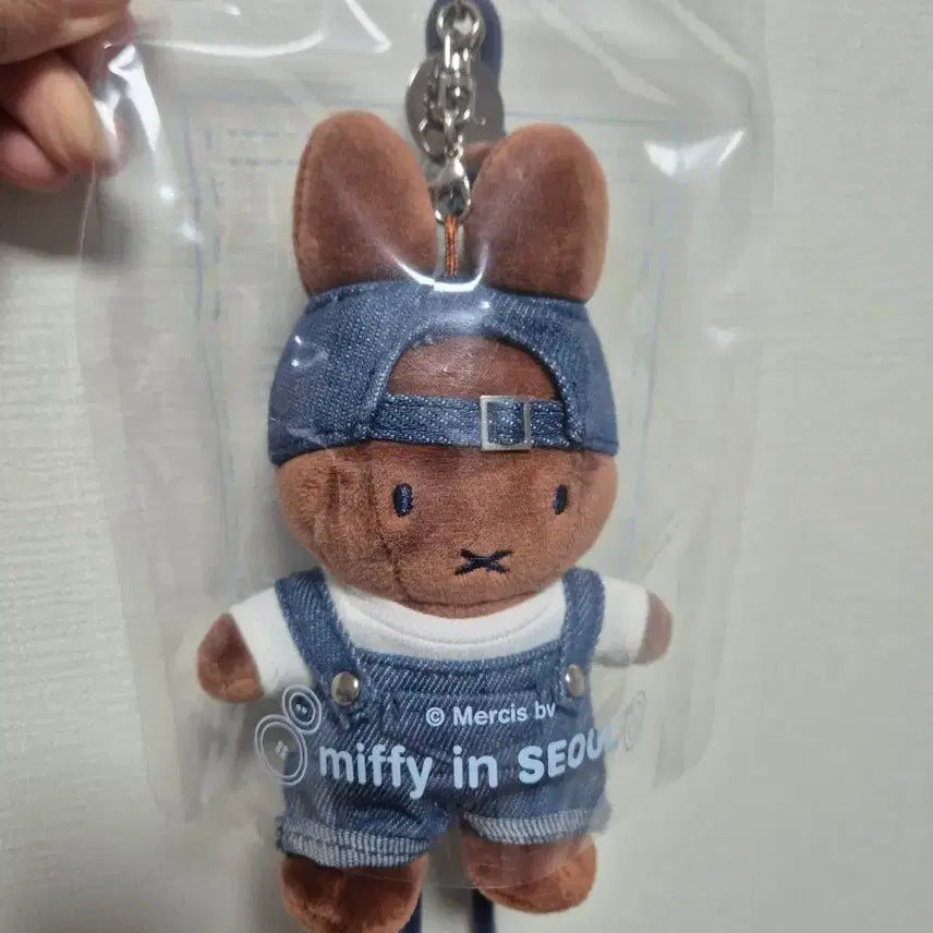 [BUNJANG] Limited Edition Miffy Seongsu Edition Keyring / 한정판 미피 키링 성수 에디션!!@! (박지훈 키링)