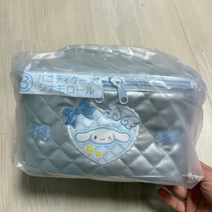 [BUNJANG] Sanrio Cinnamoroll Usahana Vanity Case Makeup Box Pouch / 시나모롤 우사하나 베니티케이스 메이크업박스  파우치 산리오 아타리 쿠지