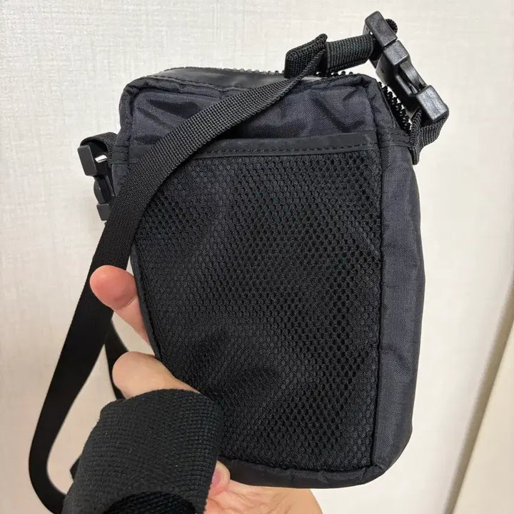 [BUNJANG] Acne Studios Metal Emoji Crossbody Bag / 아크네스튜디오 메탈이모지 크로스백