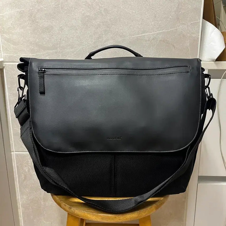 [BUNJANG] Monopole CFO Alpha Messenger Bag + Pouch + Shoulder Pad Set / (땡처리)모노폴드 CFO 알파메신저백+파우치+어깨패드 세트