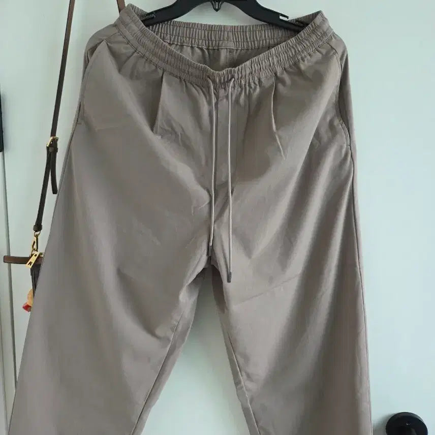 [BUNJANG] Beige Cropped Banded Slacks / 베이지색 밴딩 9부바지