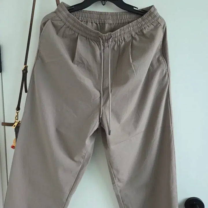 [BUNJANG] Beige Cropped Banded Slacks / 베이지색 밴딩 9부바지