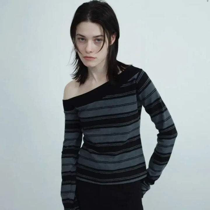 [BUNJANG] Miloumun One Shoulder Striped T-Shirt Charcoal Gray / 밀로우먼 원숄더 스트라이트 티셔츠 차콜그레이