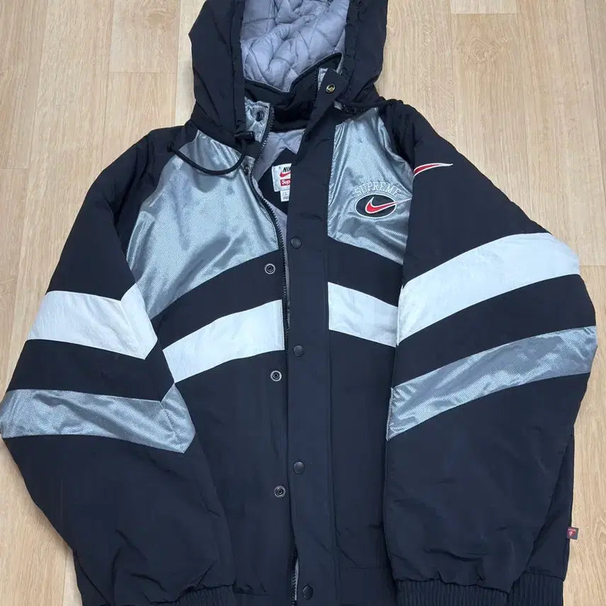 [BUNJANG] Supreme x Nike Hooded Sports Jacket Silver L / 슈프림나이키 후드 스포츠 자켓 실버 L