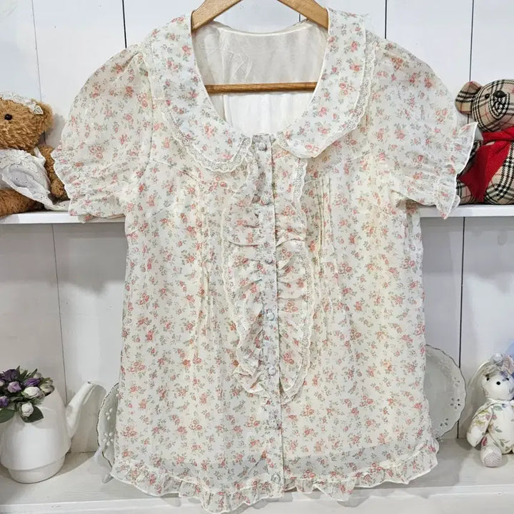 [BUNJANG] LODISPOTTO Flower Lace Collar Blouse / LODISPOTTO플라워 레이스 카라 블라우스