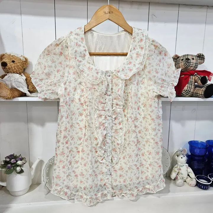 [BUNJANG] LODISPOTTO Flower Lace Collar Blouse / LODISPOTTO플라워 레이스 카라 블라우스