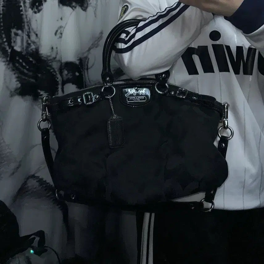 [BUNJANG] Coach Black Jacquard Tote Shoulder Bag / 코치 블랙 자카드 토트 숄더백