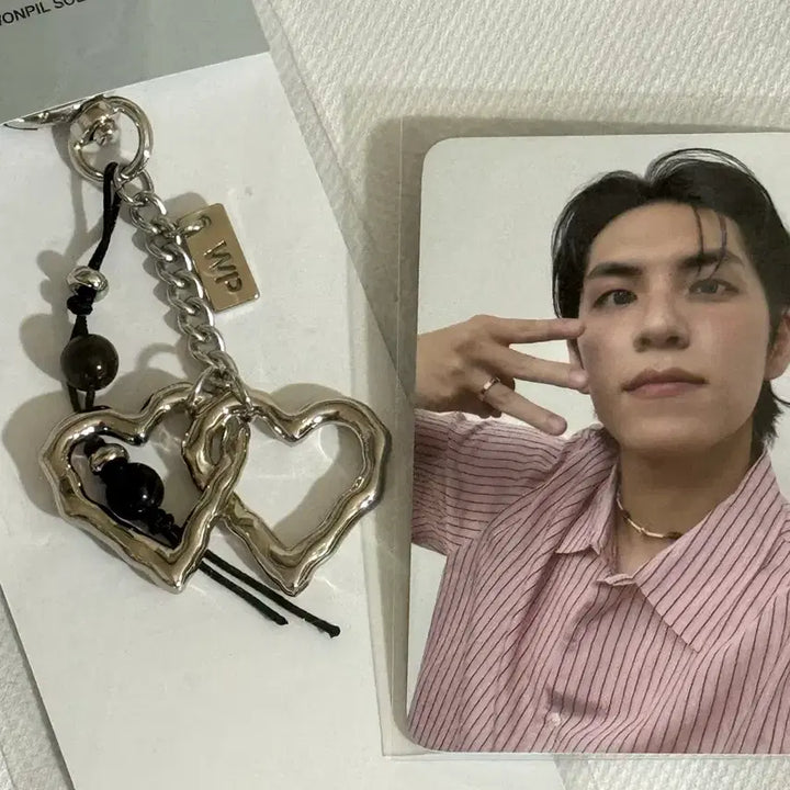 [BUNJANG] Concert Unfiltered Daybreak Metal Keyring &amp; Photocard Bundle / 미개봉 일괄) 원필 콘서트 언필터드 MD 메탈키링 원필 4만 포카