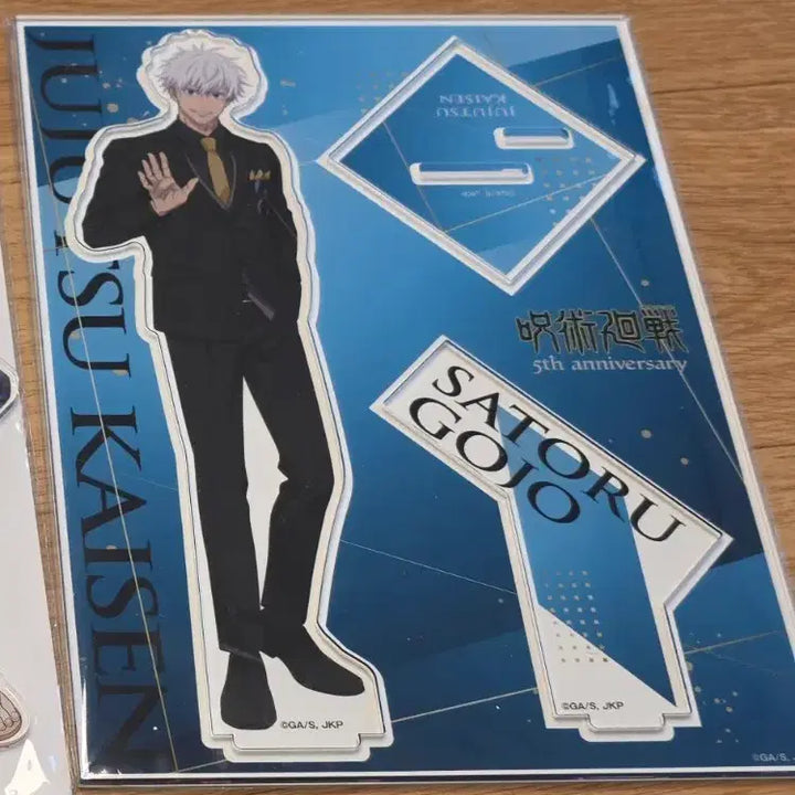 [BUNJANG] Jujutsu Kaisen 5th Anniversary Pop-Up Gojo Satoru Suit Acrylic Stand / 주술회전 5주년 팝업 고죠 사토루 정장 아크릴