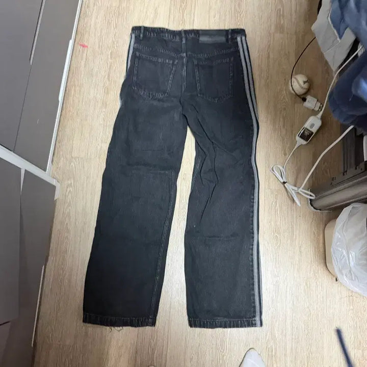 [BUNJANG] Adidas Adicolor Denim Pants Black / 아디다스 아디컬러 데님팬츠 블랙