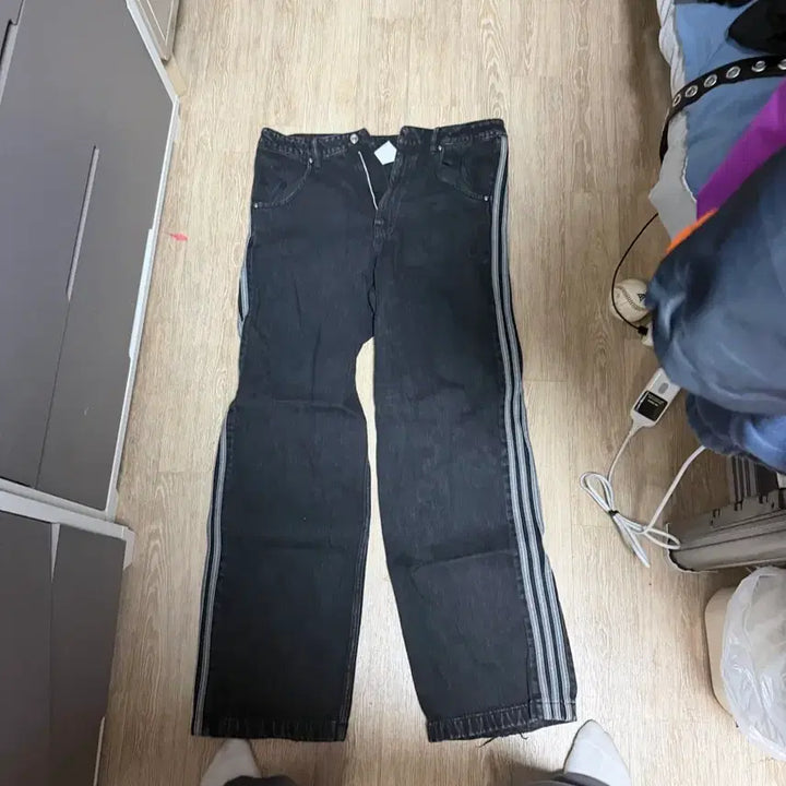 [BUNJANG] Adidas Adicolor Denim Pants Black / 아디다스 아디컬러 데님팬츠 블랙
