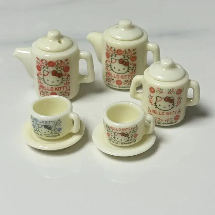 [BUNJANG] Sanrio Hello Kitty Miniature Ceramic Teapot &amp; Teacup Set (2001) / 고전 키티 미니어처 도자기 티포트 찻잔 세트