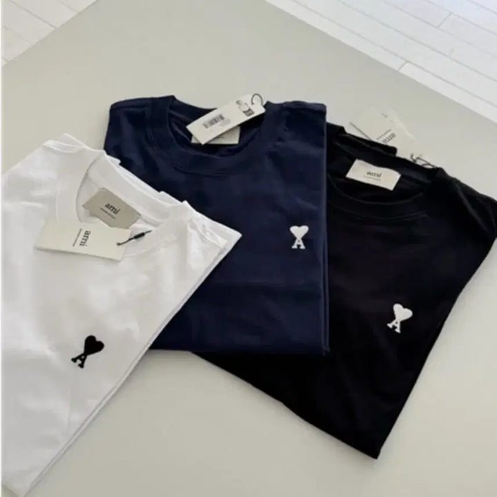 [BUNJANG] AMI Small Heart Short Sleeve T-shirt - White, Navy, Black / 아미 스몰 하트 반팔티 화이트/네이비/블랙
