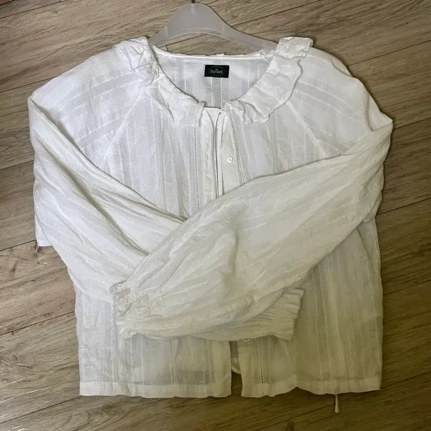 [BUNJANG] The Barnet Ruffle Collar Blouse / 더바넷 러플 카라 블라우스 Ruffle Collar Blouse