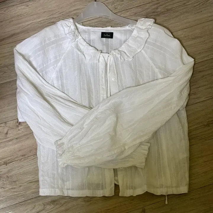 [BUNJANG] The Barnet Ruffle Collar Blouse / 더바넷 러플 카라 블라우스 Ruffle Collar Blouse